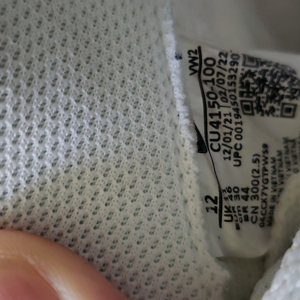 White nikes - Picture 4 of 6